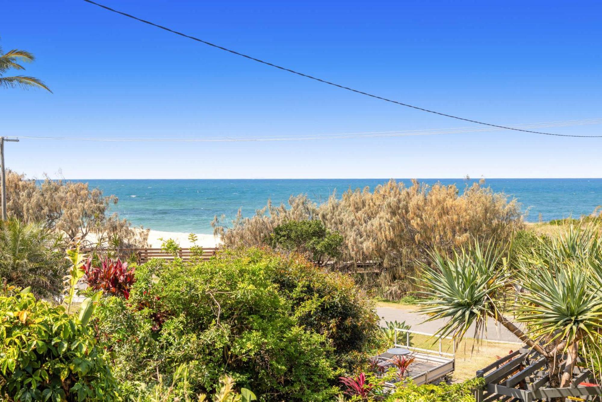 Retro House In Front Of Ocean * Caloundra