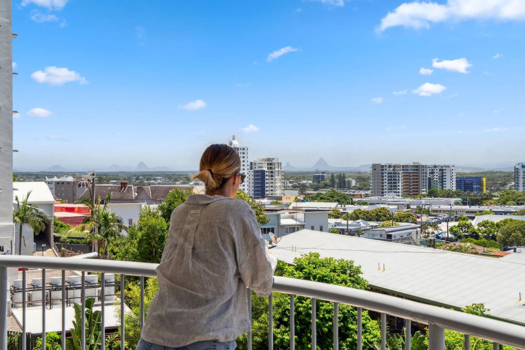 Windsong Sunsets Sea Breezes And Style * Caloundra