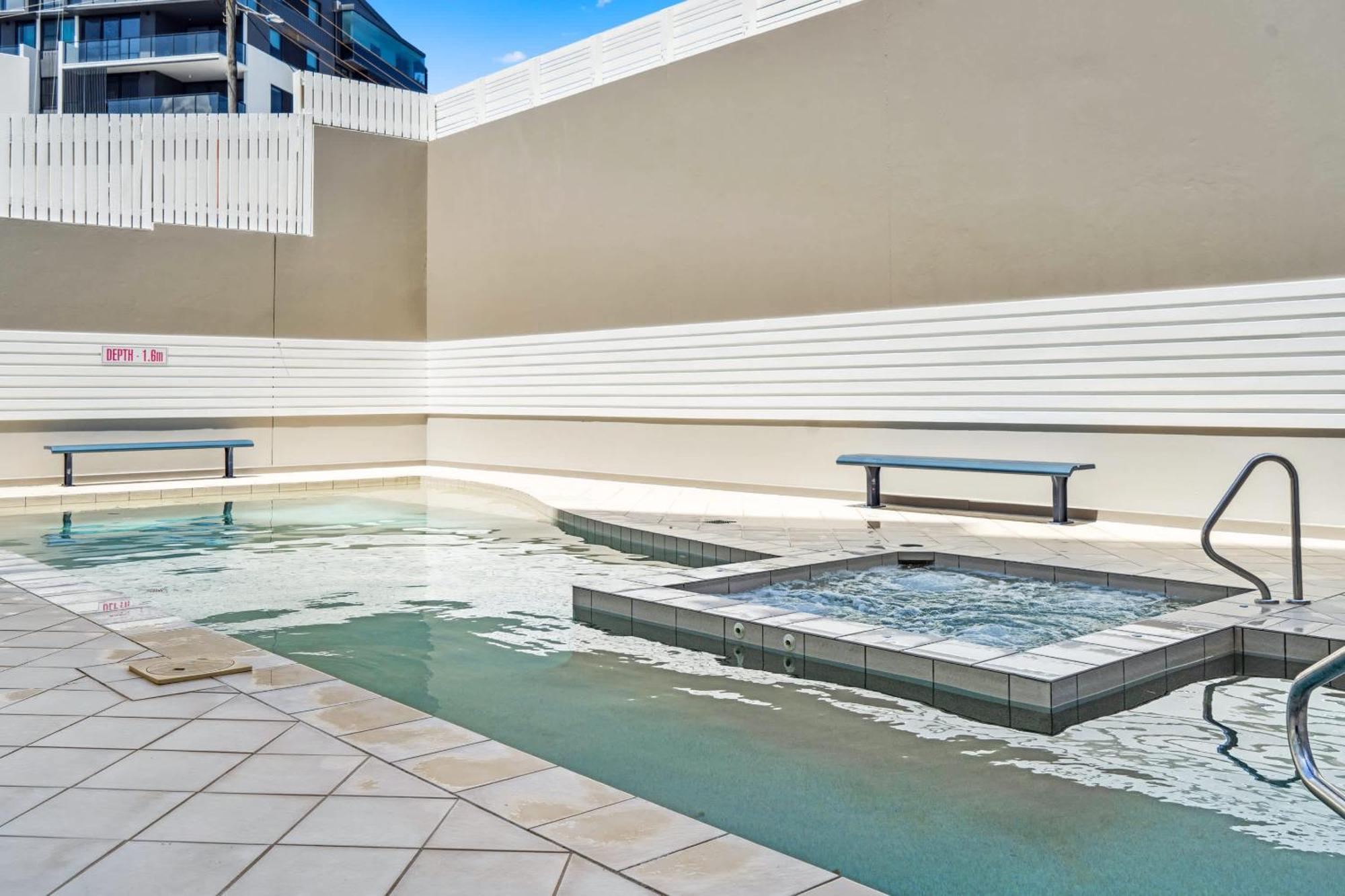 Windsong Sunsets Sea Breezes And Style Caloundra
