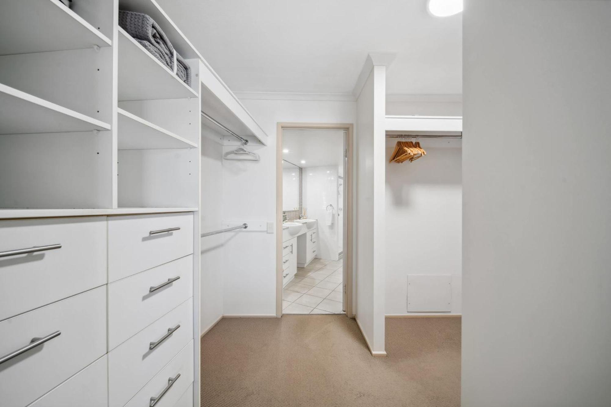 Windsong Sunsets Sea Breezes And Style * Caloundra