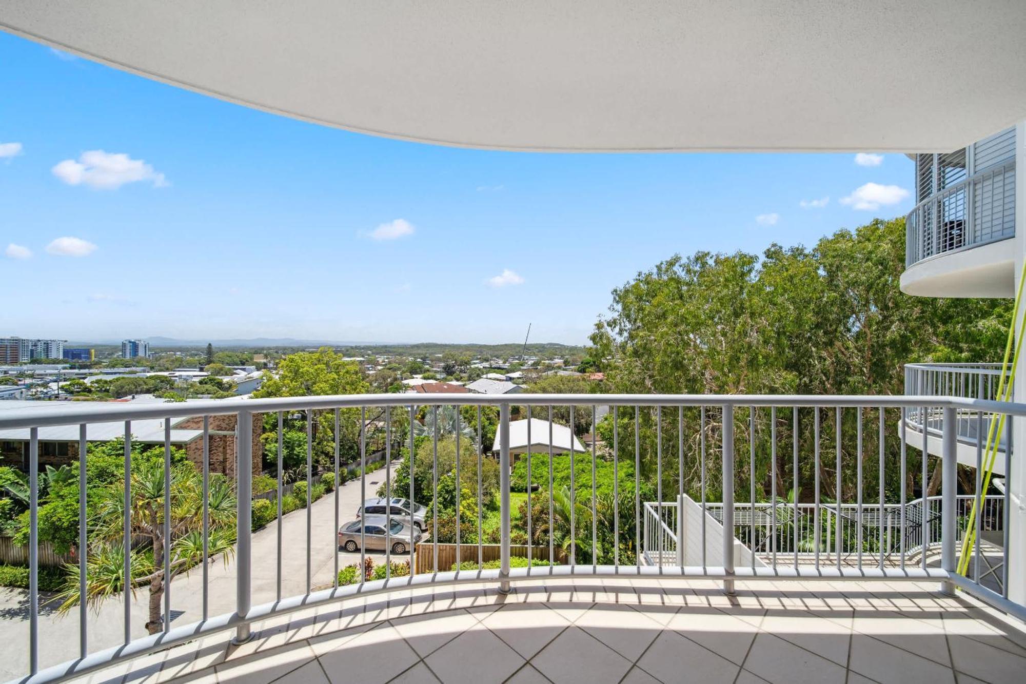 Windsong Sunsets Sea Breezes And Style * Caloundra