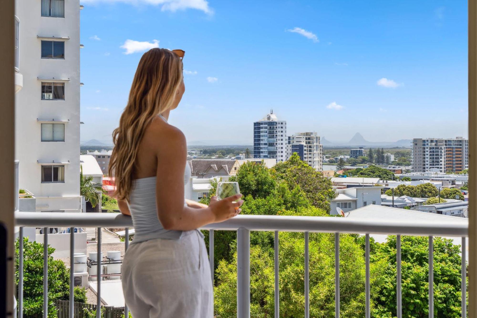 Windsong Sunsets Sea Breezes And Style * Caloundra