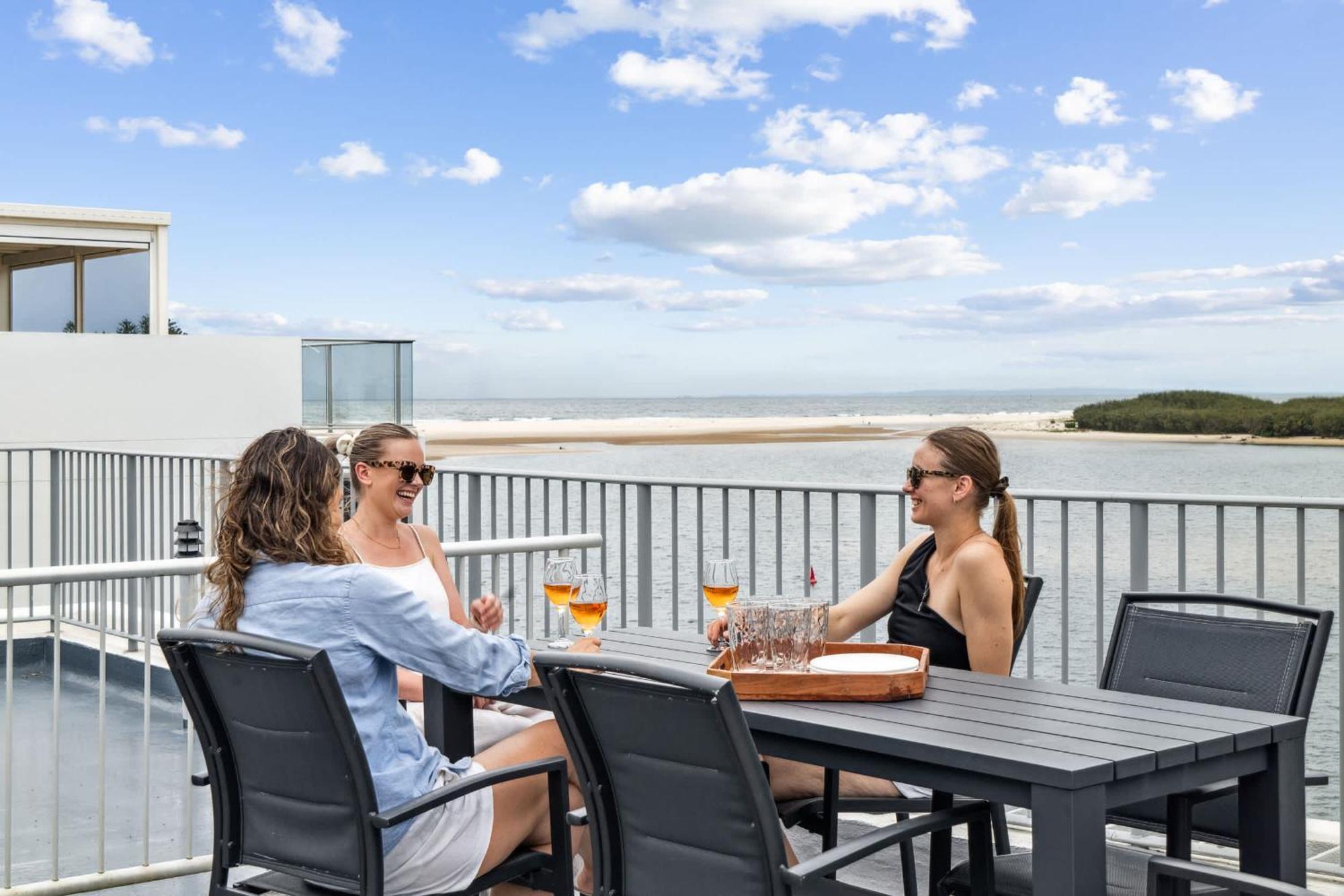Pumicestone Passage Waterfront Escape Caloundra