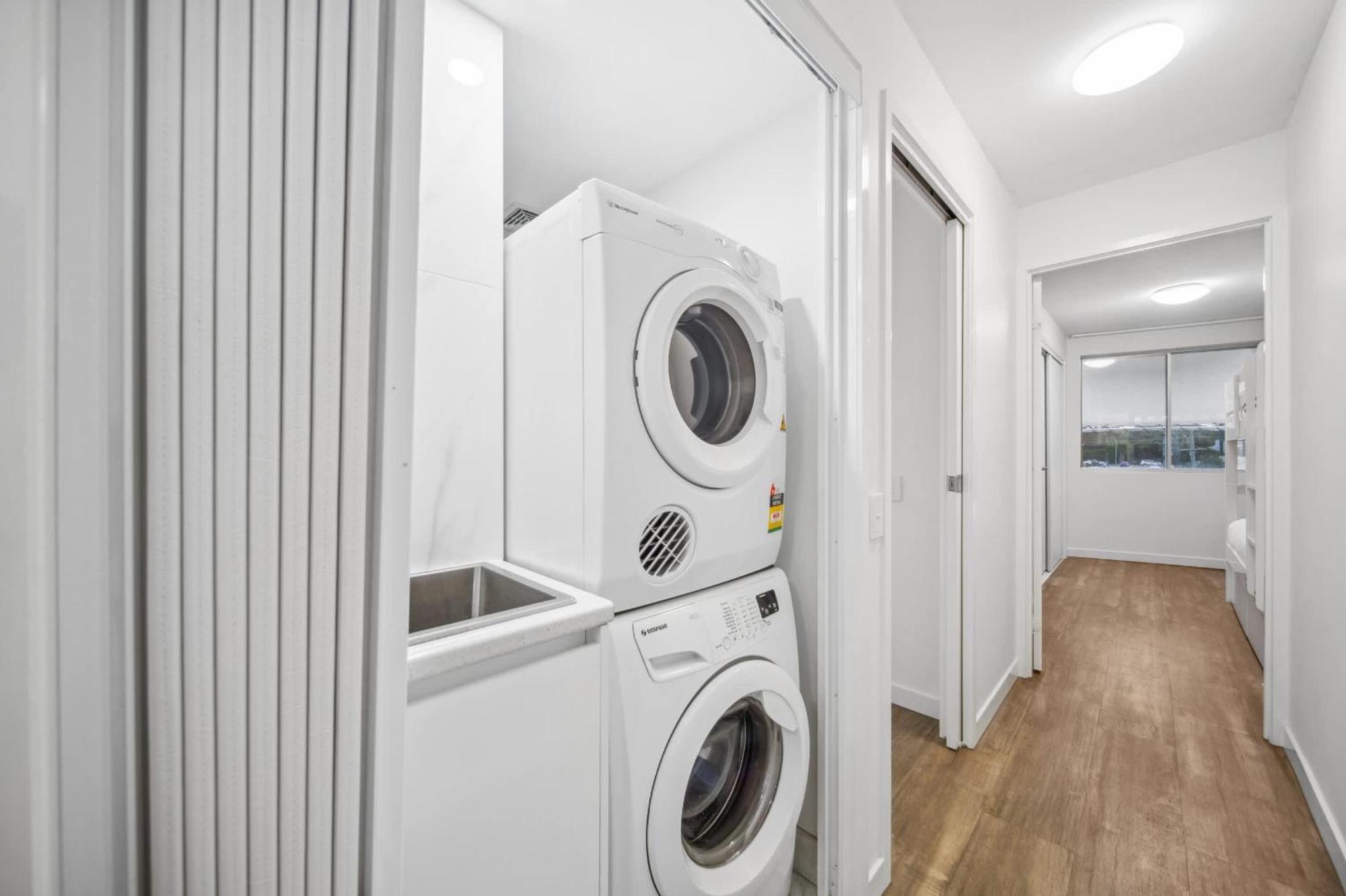 Pumicestone Passage Waterfront Escape Apartment *