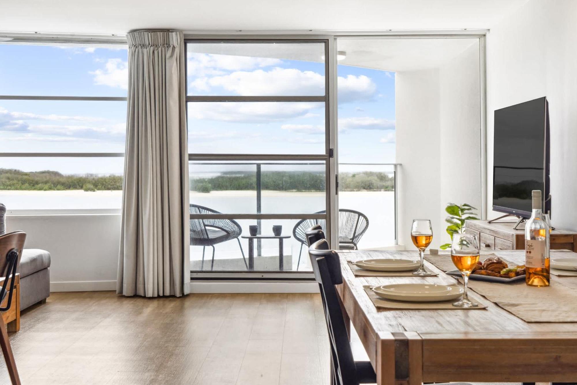 Pumicestone Passage Waterfront Escape Apartment Caloundra
