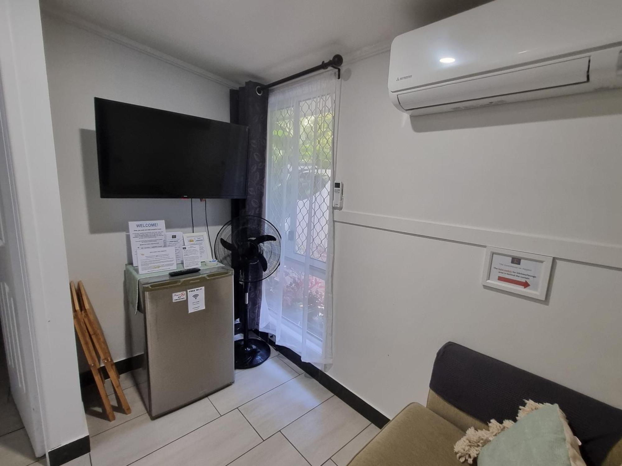 Cosy Pet Friendly Granny Flat With Private Courtyard Caloundra