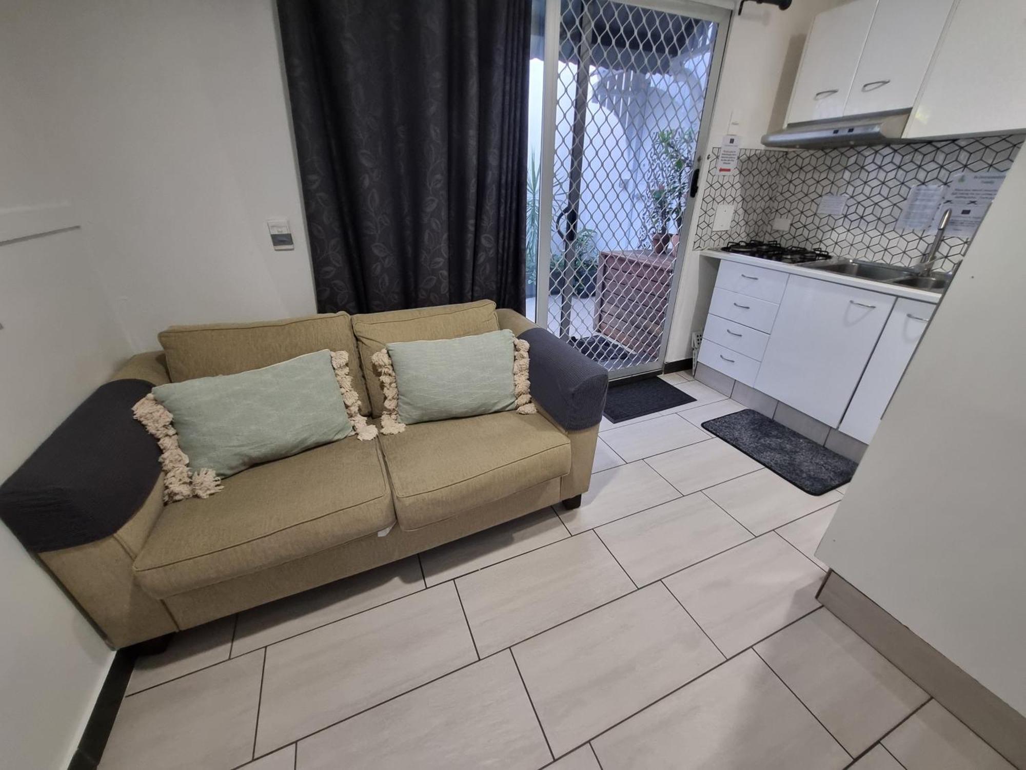 Cosy Pet Friendly Granny Flat With Private Courtyard * Caloundra