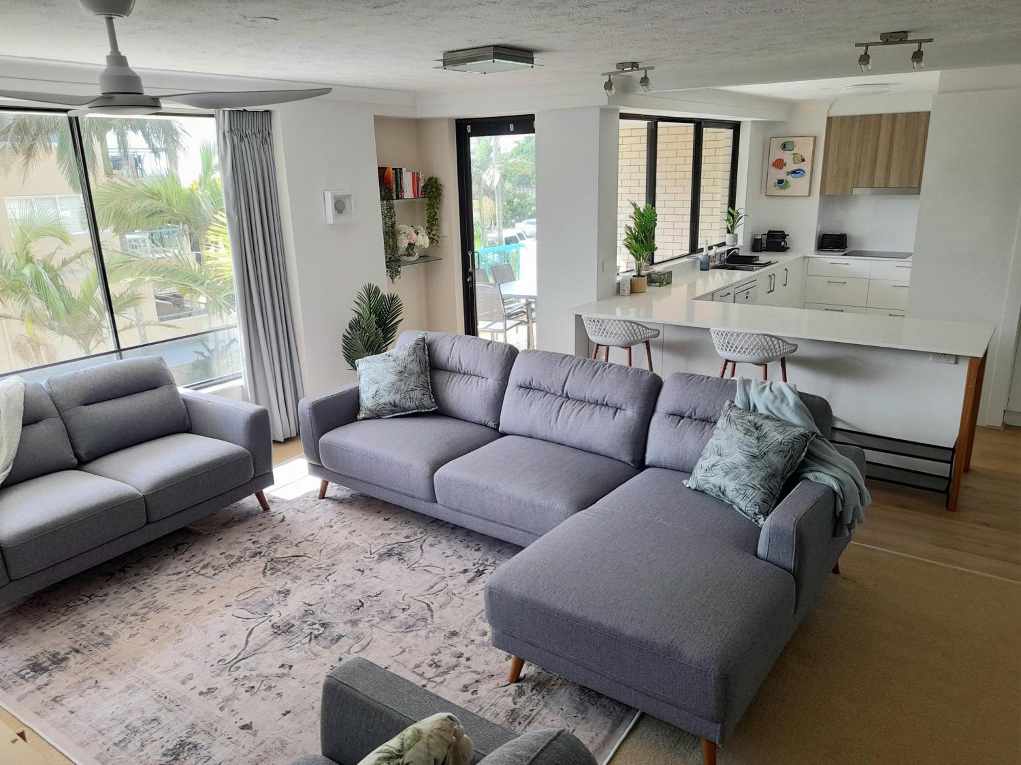 Burgess @ Kings Beach Aparthotel Caloundra