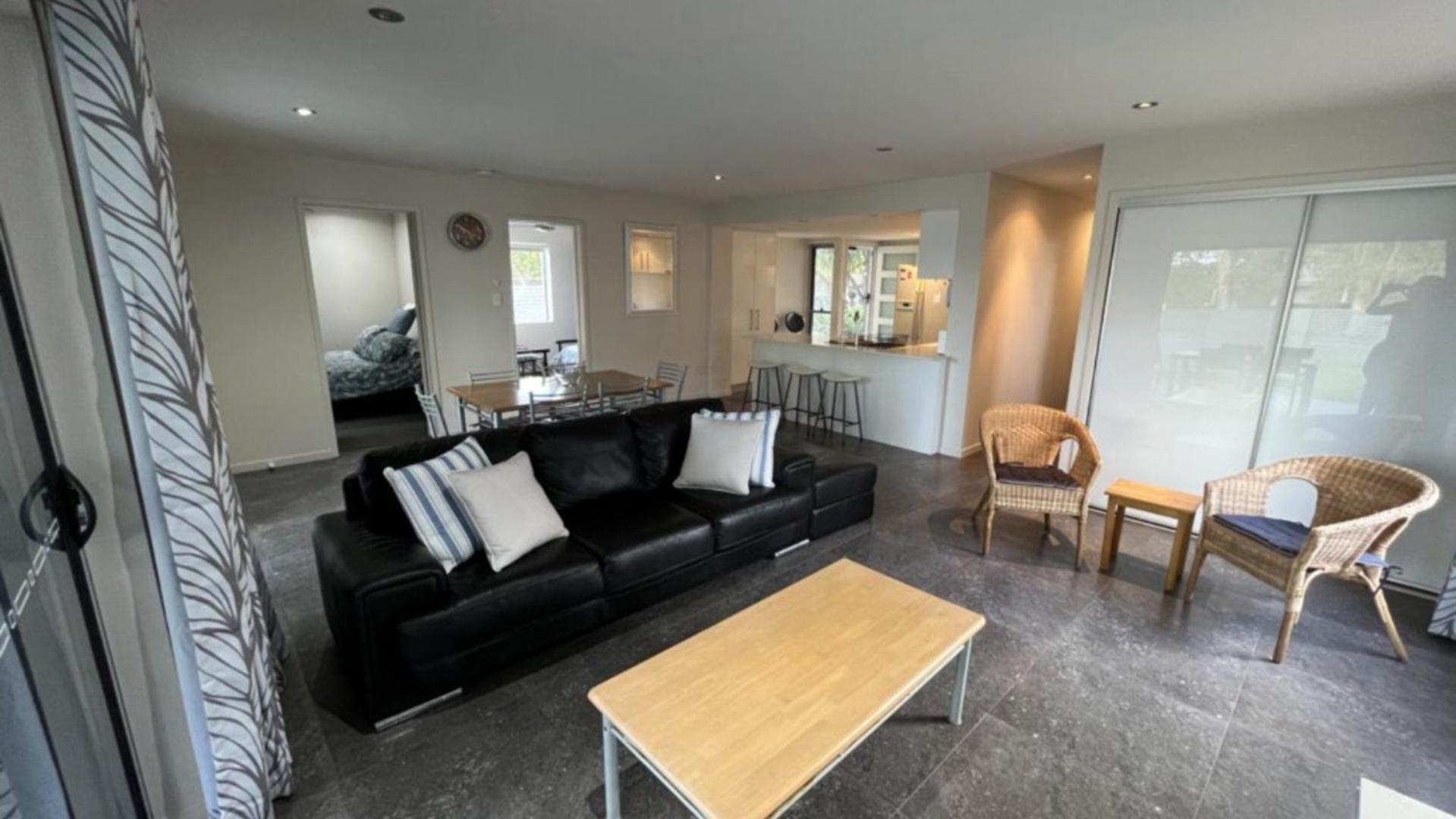 1 - 5a Coochin Street, Dicky - 200m To Holiday home *