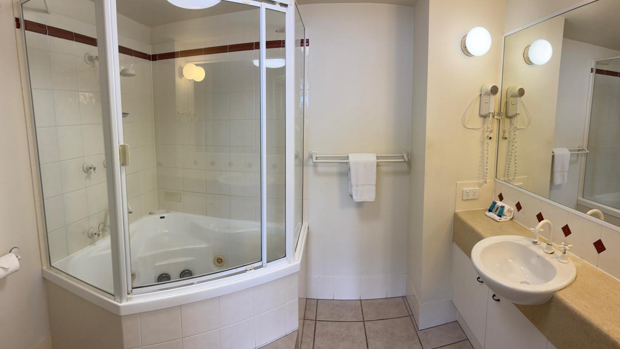Kings Row 4* Caloundra