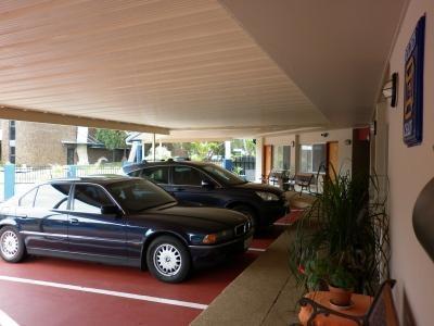 Centre Motel 3*