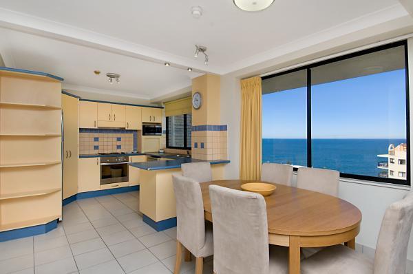 Burgess @ Kings Beach Aparthotel Caloundra