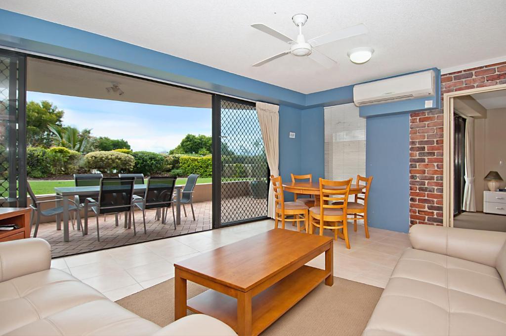 Windward Passage 4*