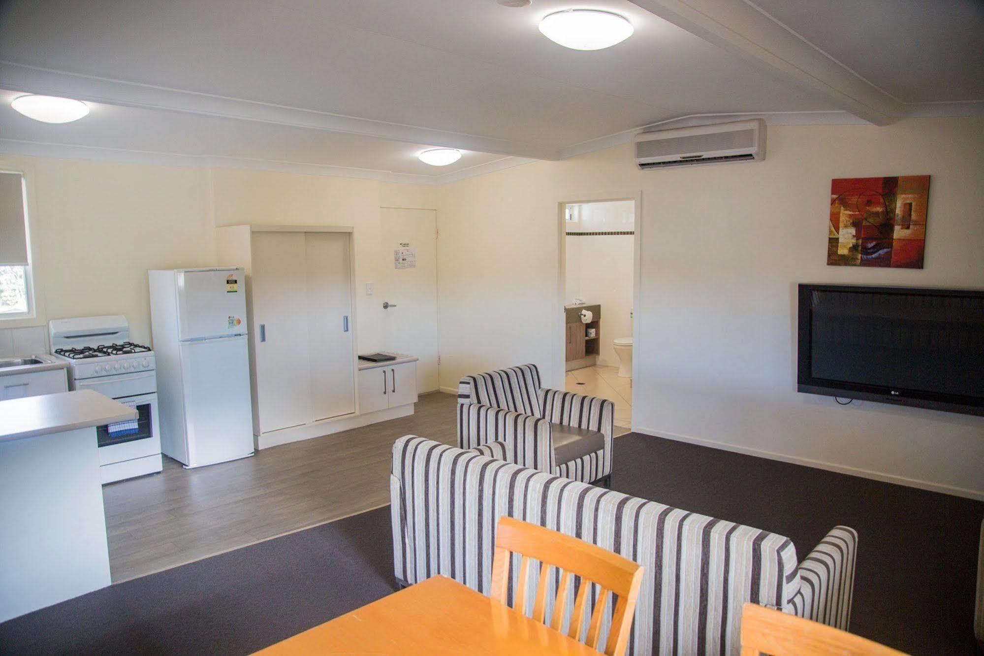Hotel Nightcap At Golden Tavern Caloundra