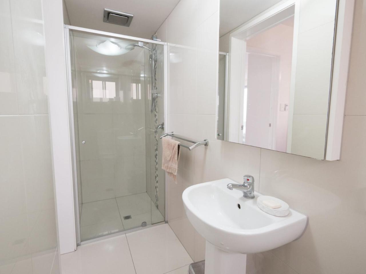 Pacific Towers Unit 4 19 Ormonde Tce Kings