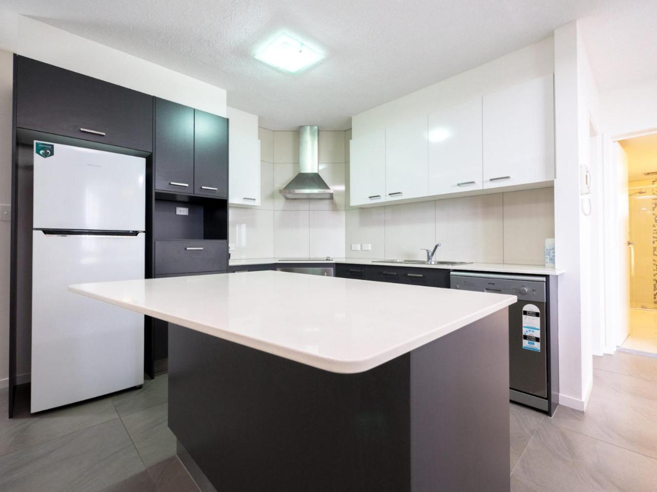 Pacific Towers Unit 4 19 Ormonde Tce Kings
