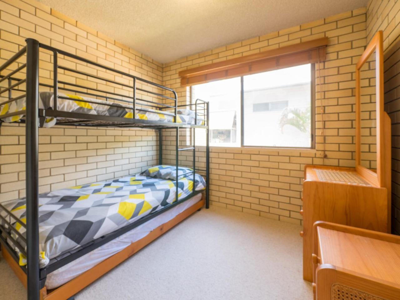 Golden Shores Unit 3 21 Landsborough Parade * Caloundra