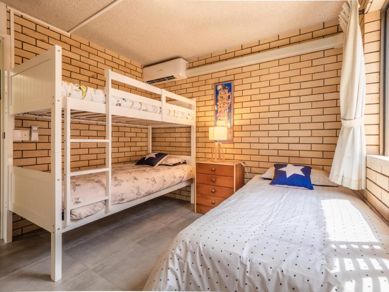 Golden Shores U7 21 Landsborough Parade Apartment