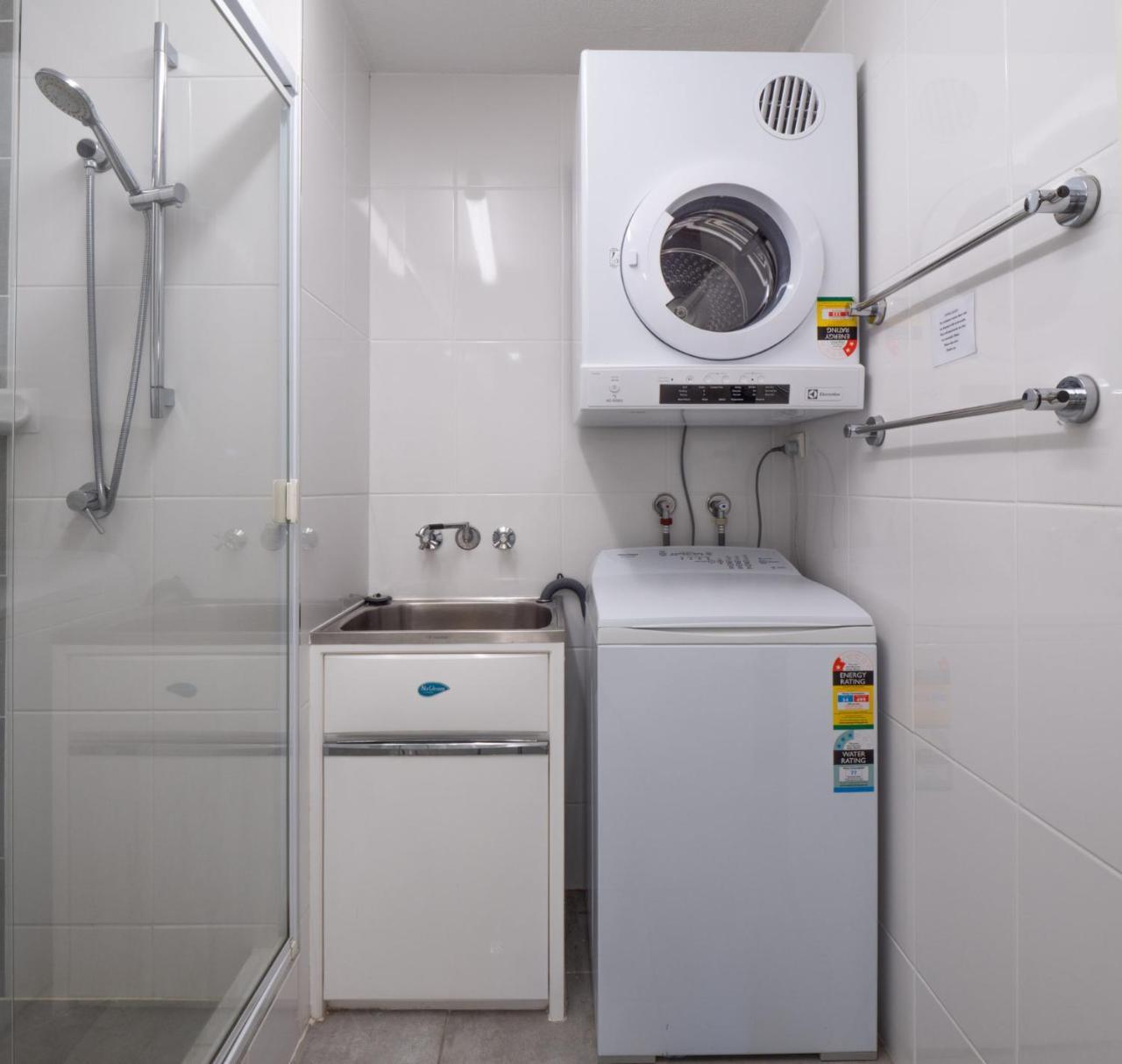 Golden Shores U7 21 Landsborough Parade Apartment