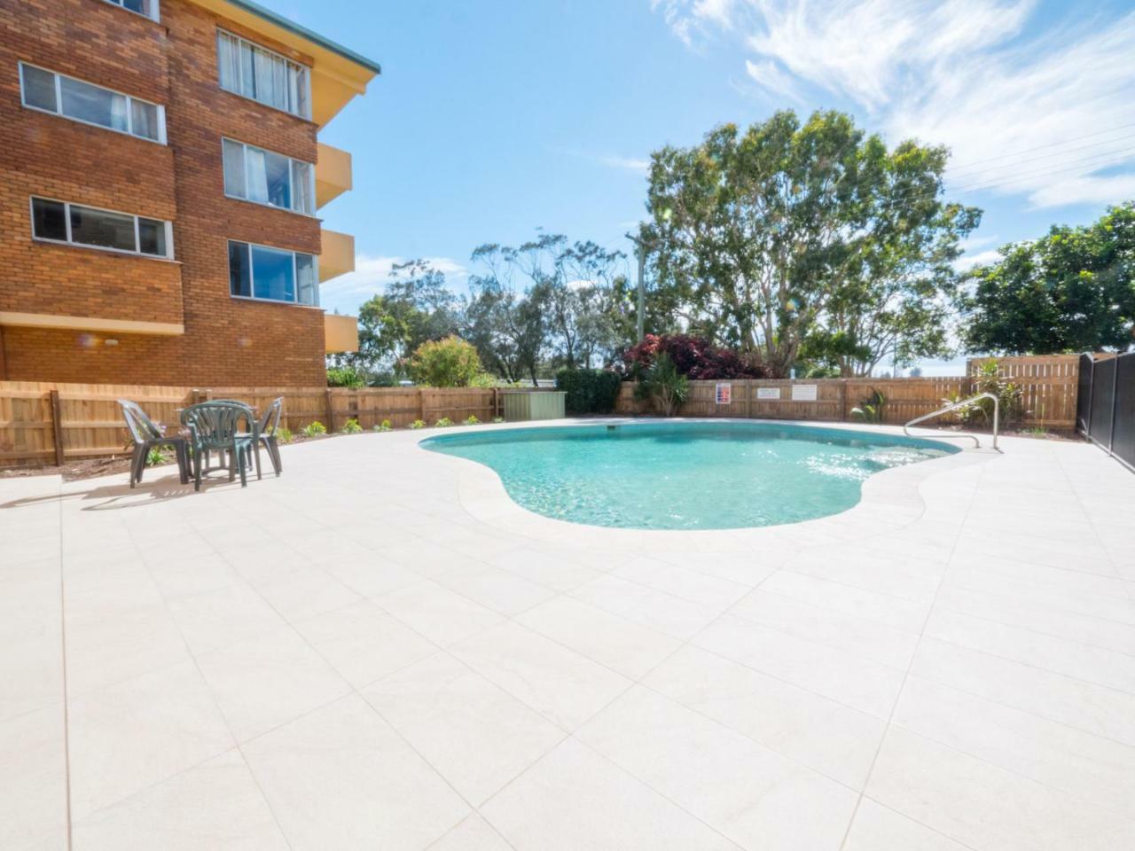 Golden Shores U7 21 Landsborough Parade *