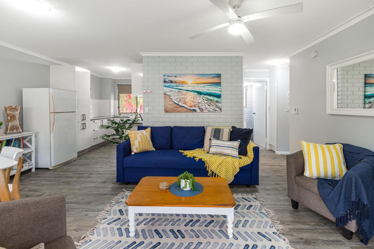 Apartment Family, Romance, Fun On Kings