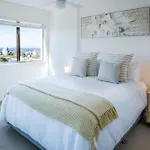 Retro Style Apartment Kings Beach With Ocean Views