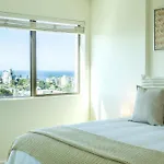 Retro Style Apartment Kings Beach With Ocean Views