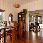 Moffat Beach Retreat, Pet-Friendly & Ocean Views