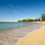 Moffat Beach Coastal Contemporary Unit A