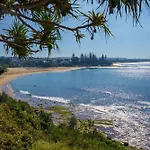 Moffat Beach Coastal Contemporary Unit A