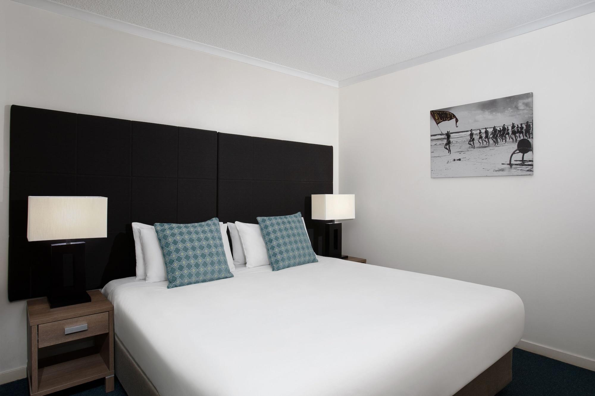 Breakfree Grand Pacific Aparthotel 4*