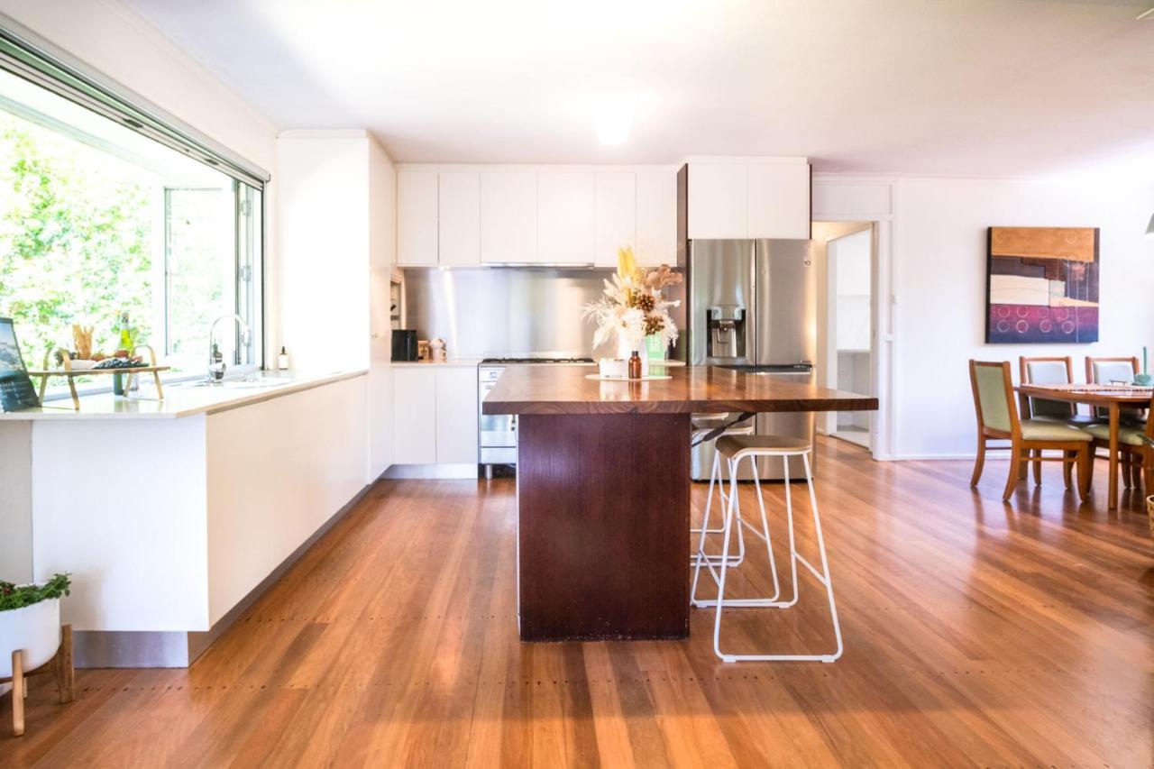 Mid-century Modern Retro House Holiday home Caloundra