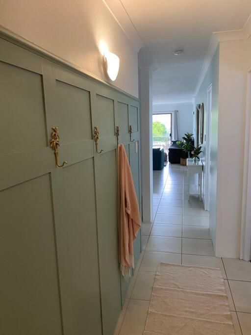 Apartment Callie Escape - Beachside View, Family Friendly, Walk Everywhere