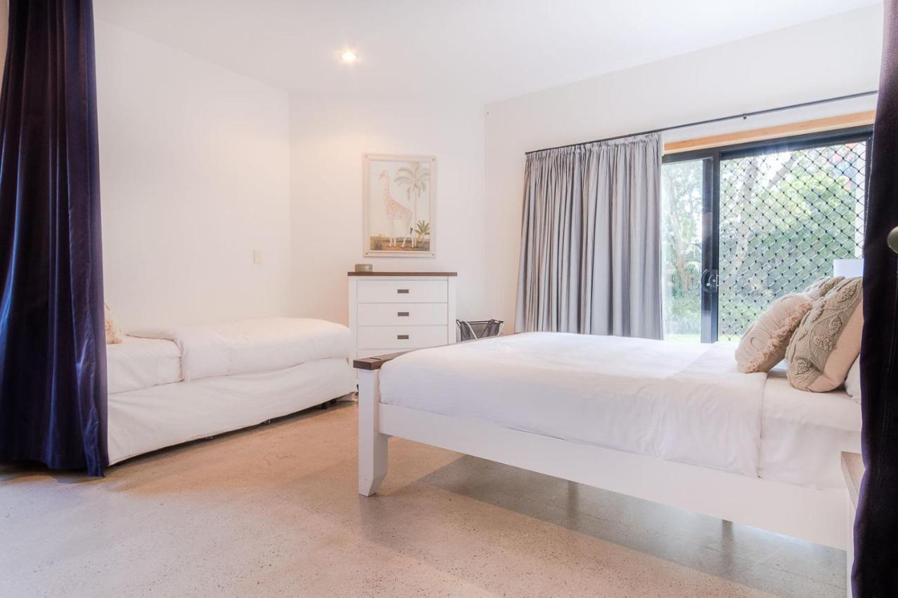 Coastal Getaway Across From Dicky Caloundra
