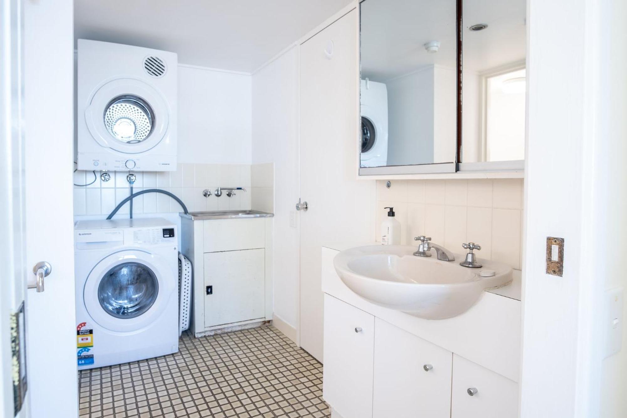 Apartment Retro Style Kings With Ocean Views Caloundra