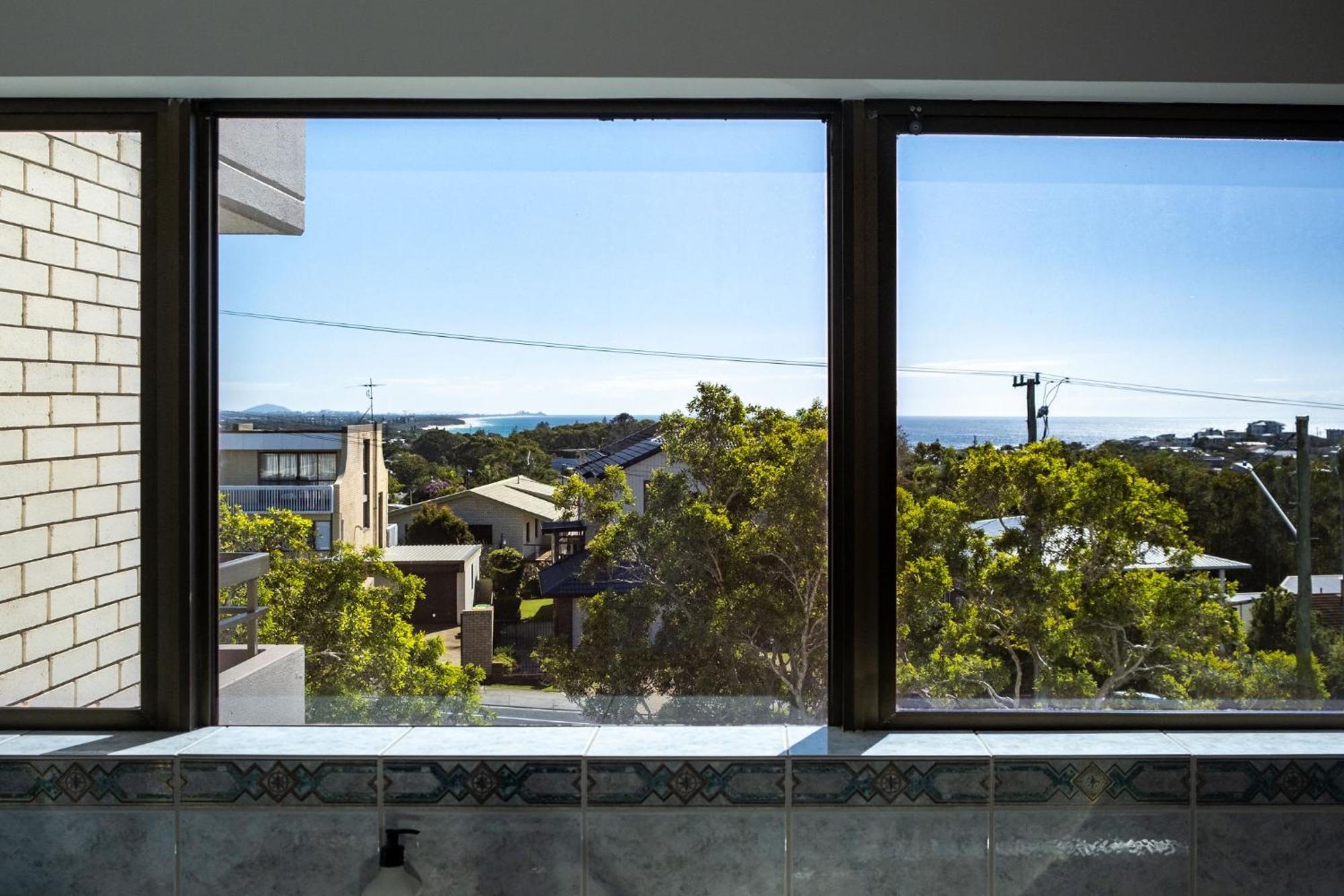 Apartment Retro Style Kings With Ocean Views Caloundra