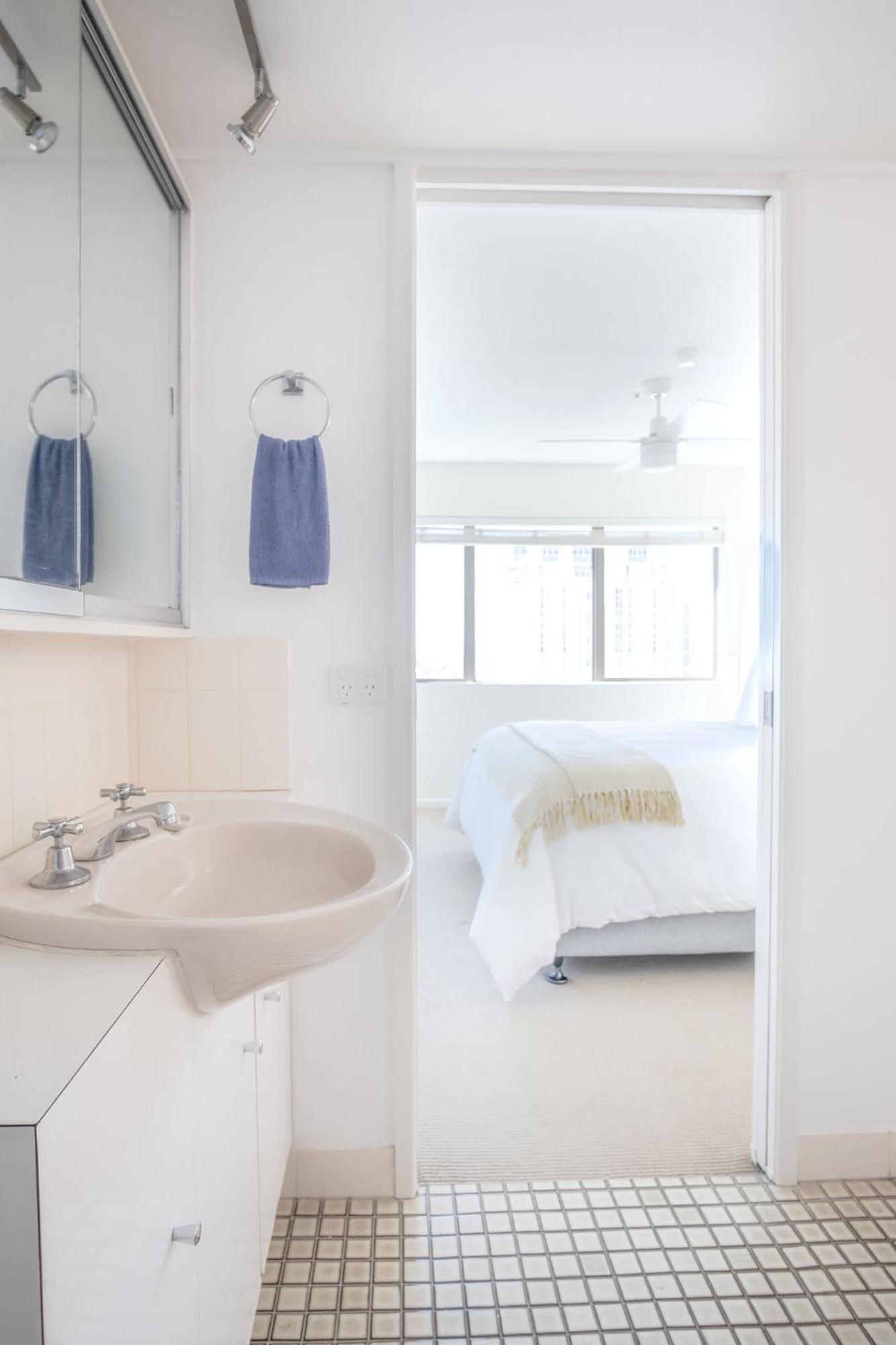 Retro Style Kings With Ocean Views Apartment *