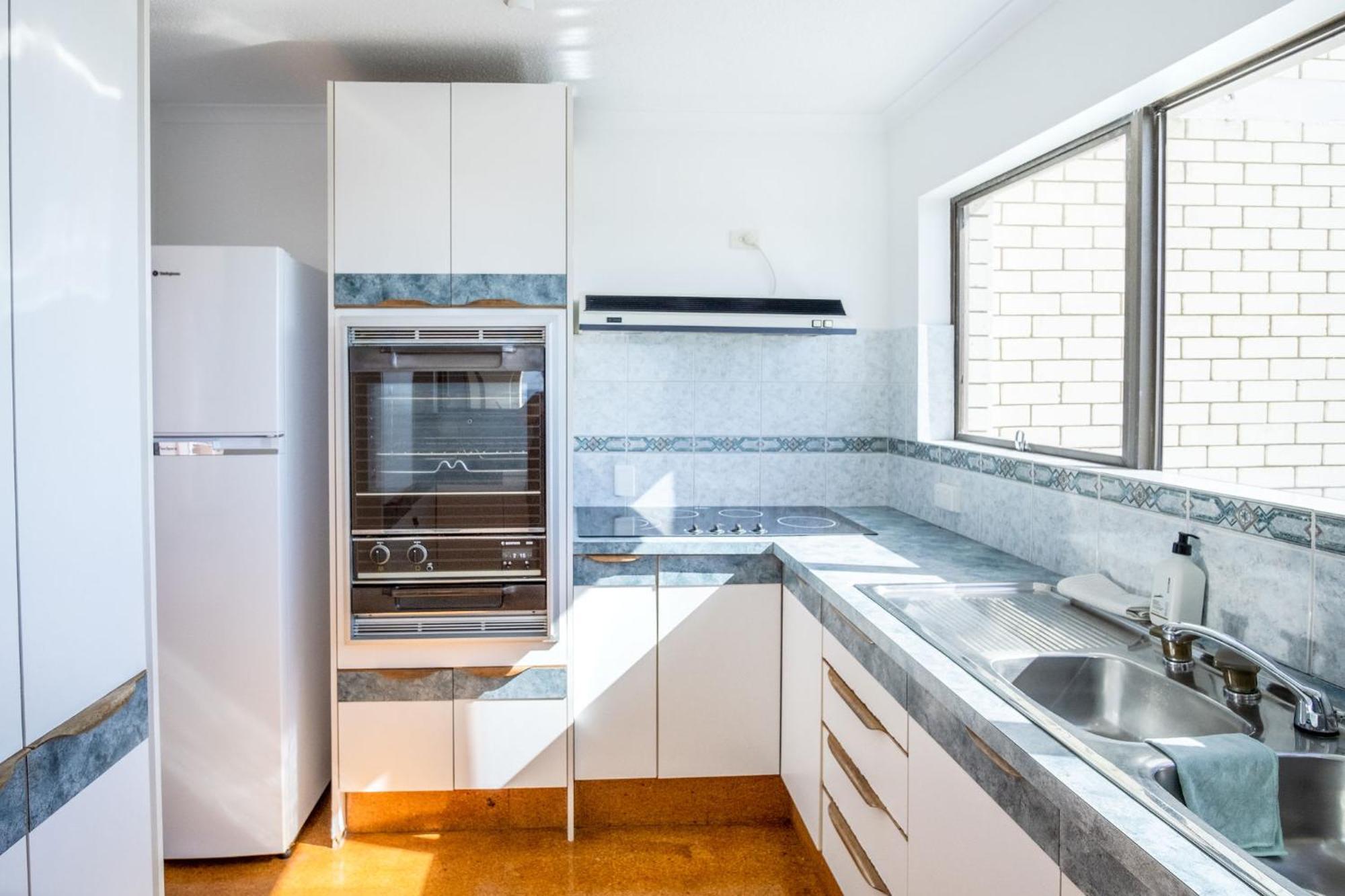 Retro Style Kings With Ocean Views * Caloundra