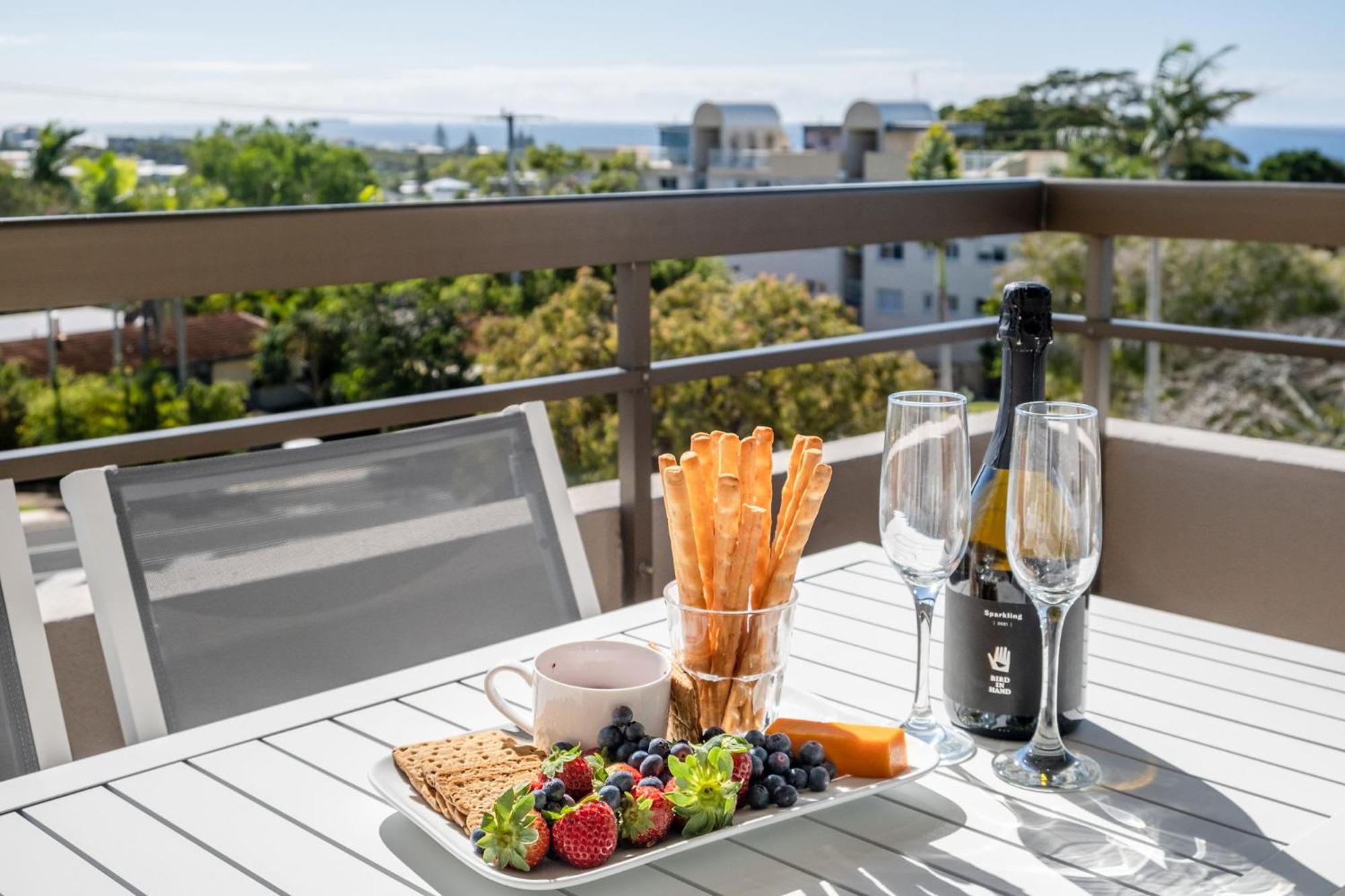 Retro Style Kings With Ocean Views Apartment Caloundra