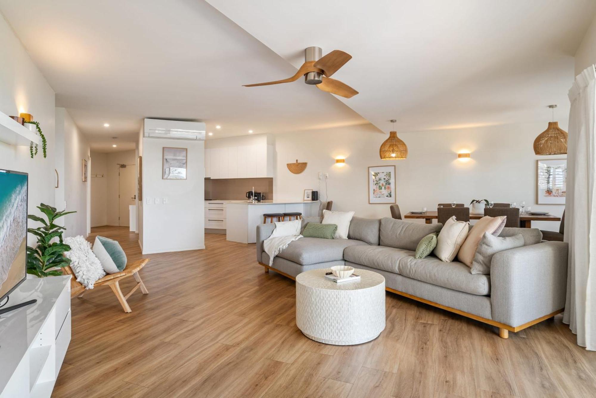 Apartment Tranquil Tides Retreat - Coastal Waterfront Escape *