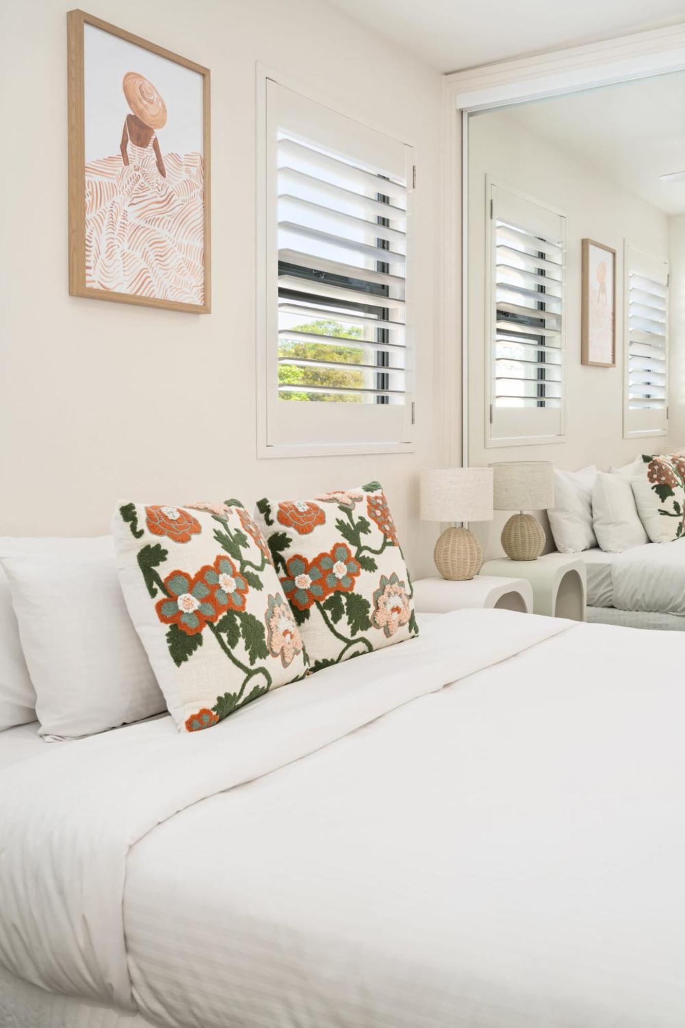 Tranquil Tides Retreat - Coastal Waterfront Escape Apartment *