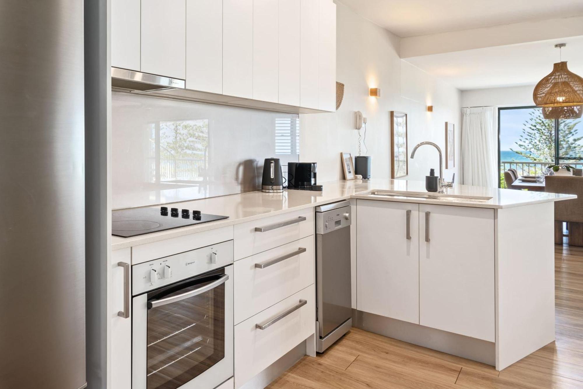 Tranquil Tides Retreat - Coastal Waterfront Escape Apartment *