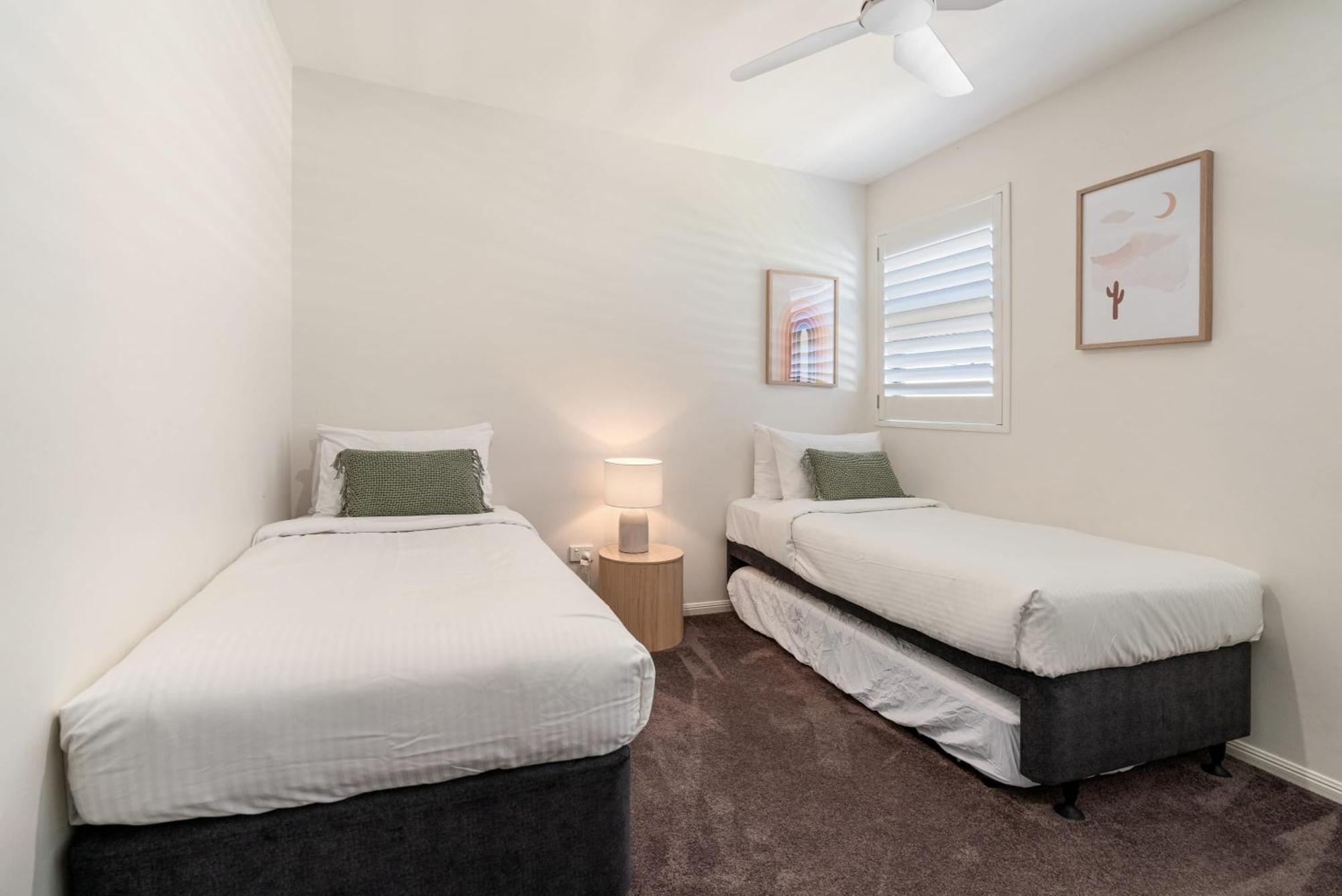 Tranquil Tides Retreat - Coastal Waterfront Escape Caloundra