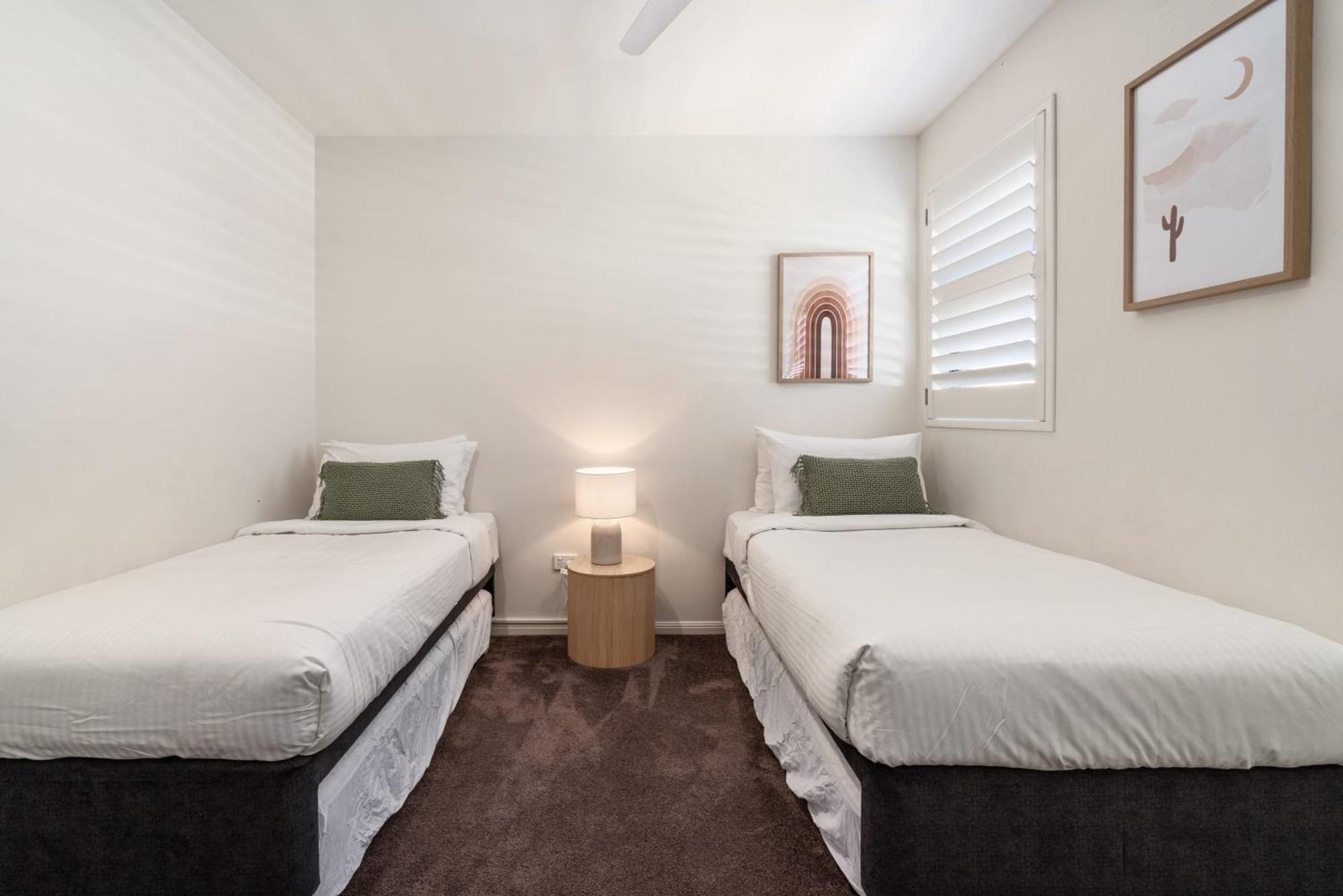 Tranquil Tides Retreat - Coastal Waterfront Escape Apartment