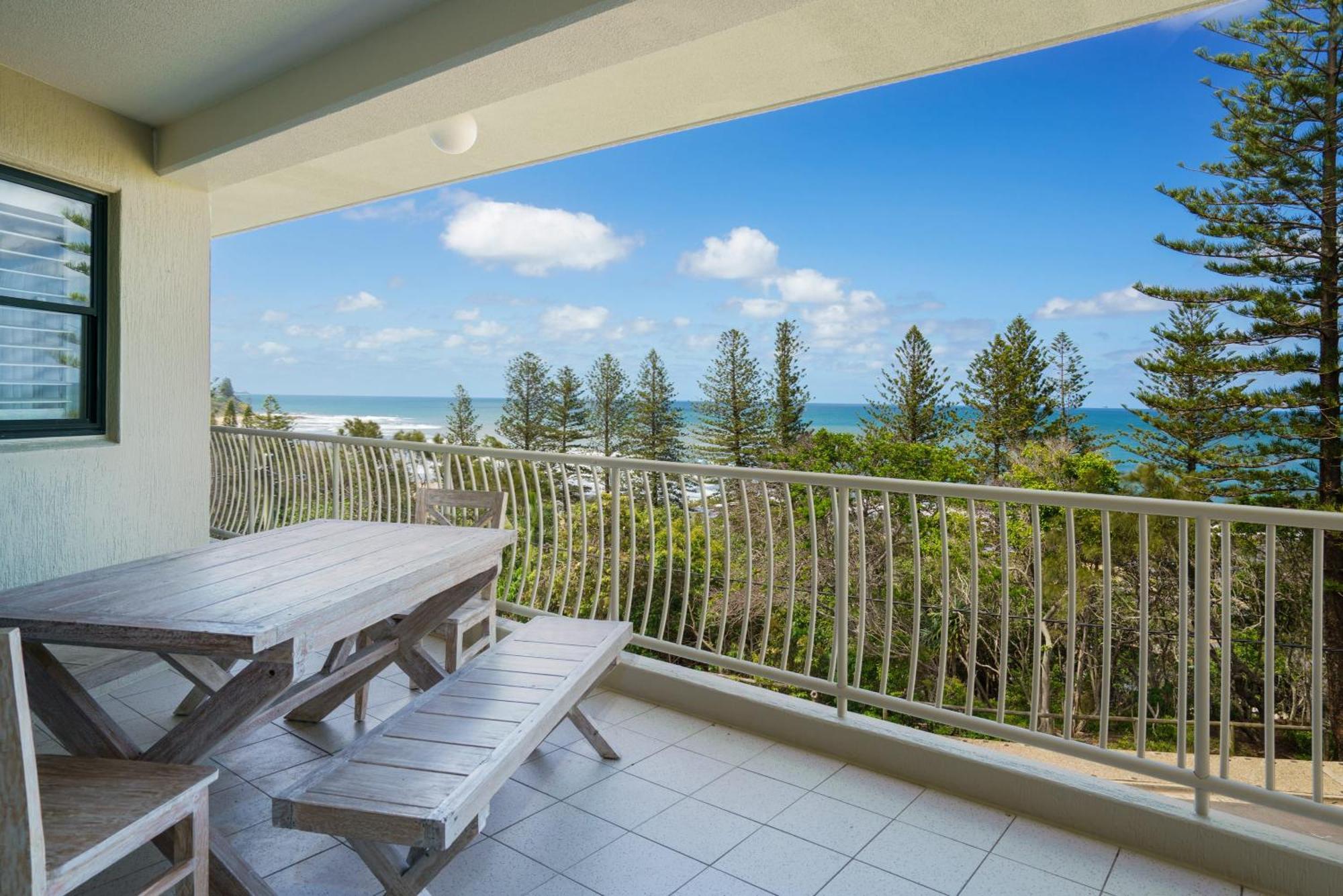 Tranquil Tides Retreat - Coastal Waterfront Escape Apartment *