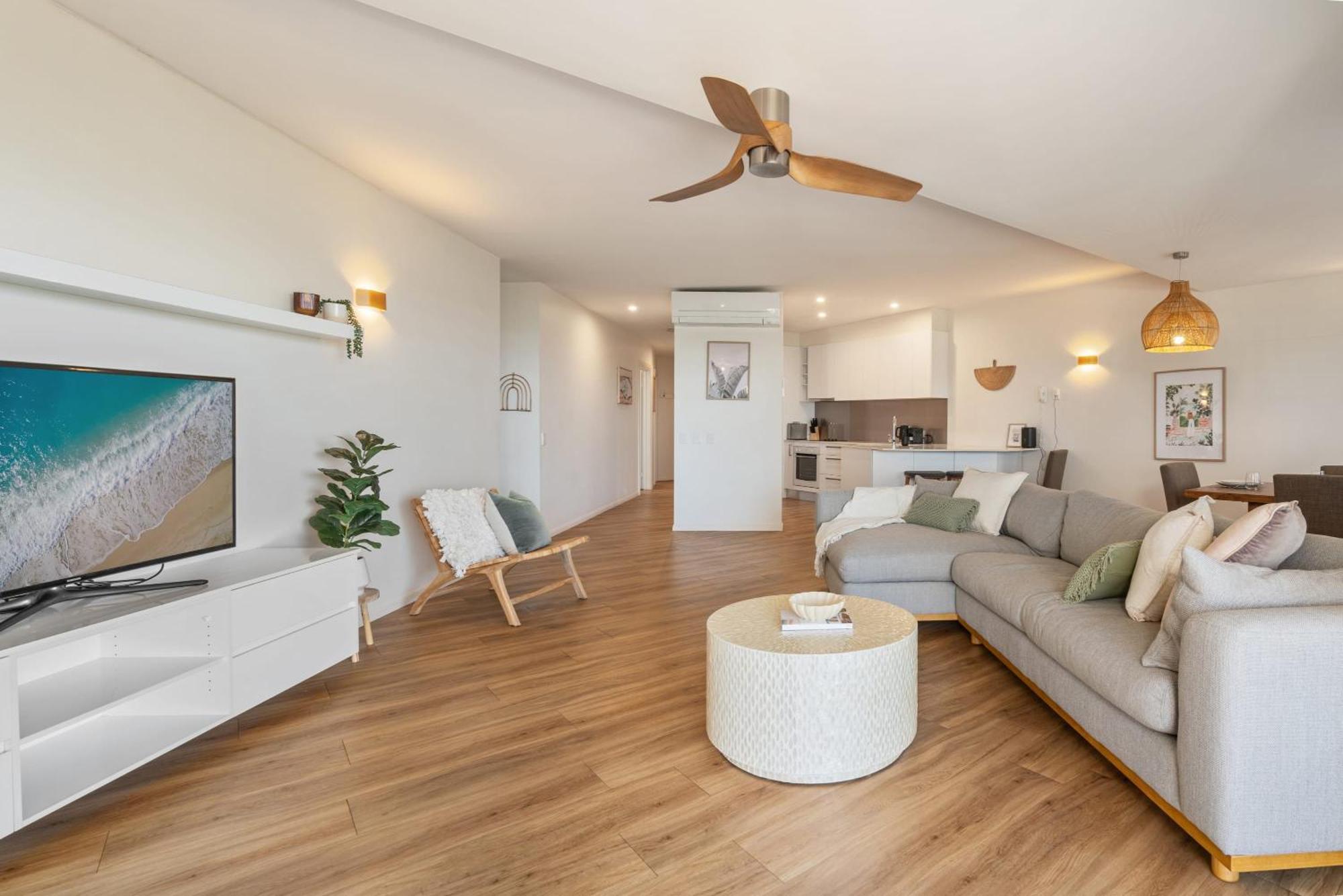 Tranquil Tides Retreat - Coastal Waterfront Escape Apartment Caloundra