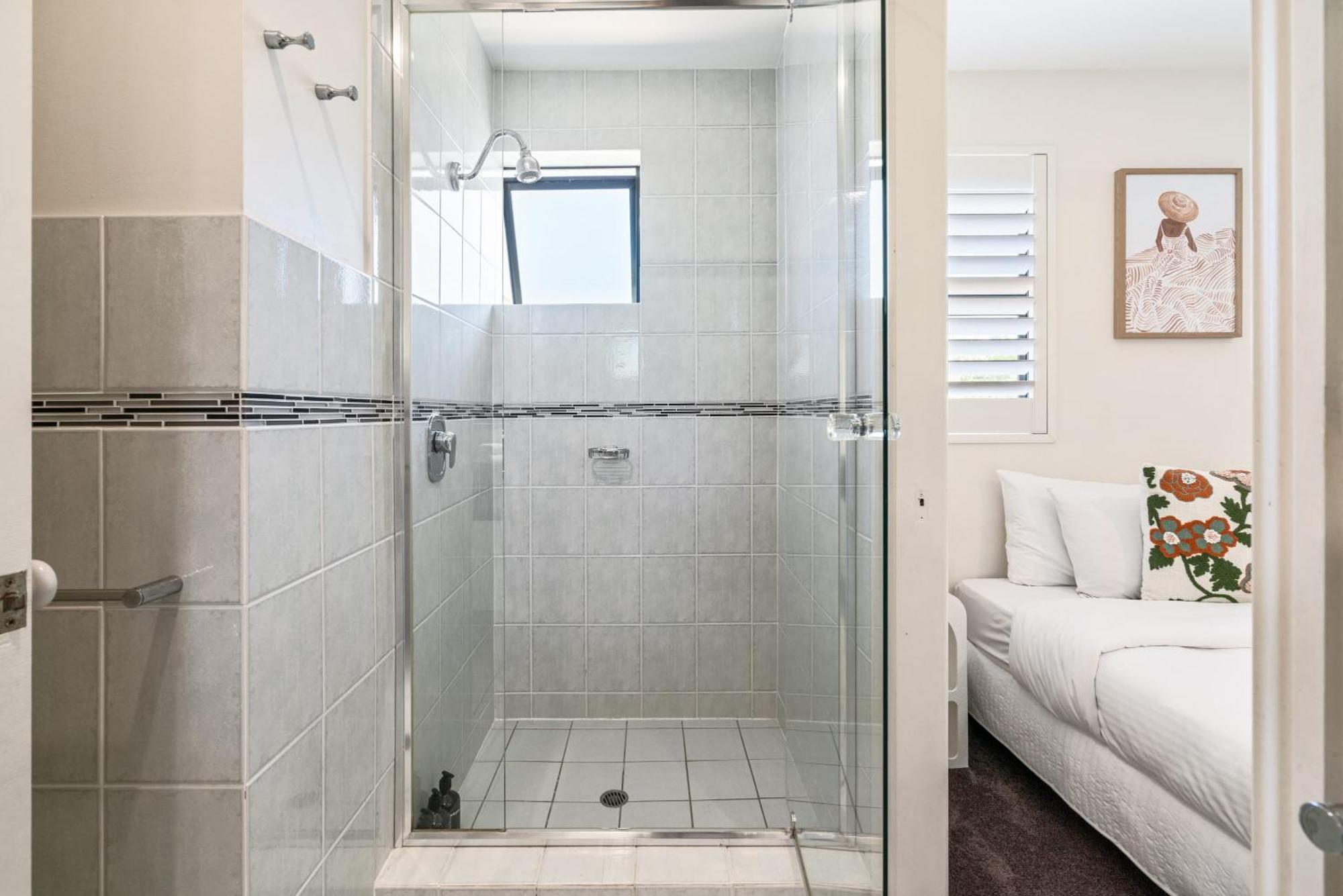 Tranquil Tides Retreat - Coastal Waterfront Escape Apartment Caloundra