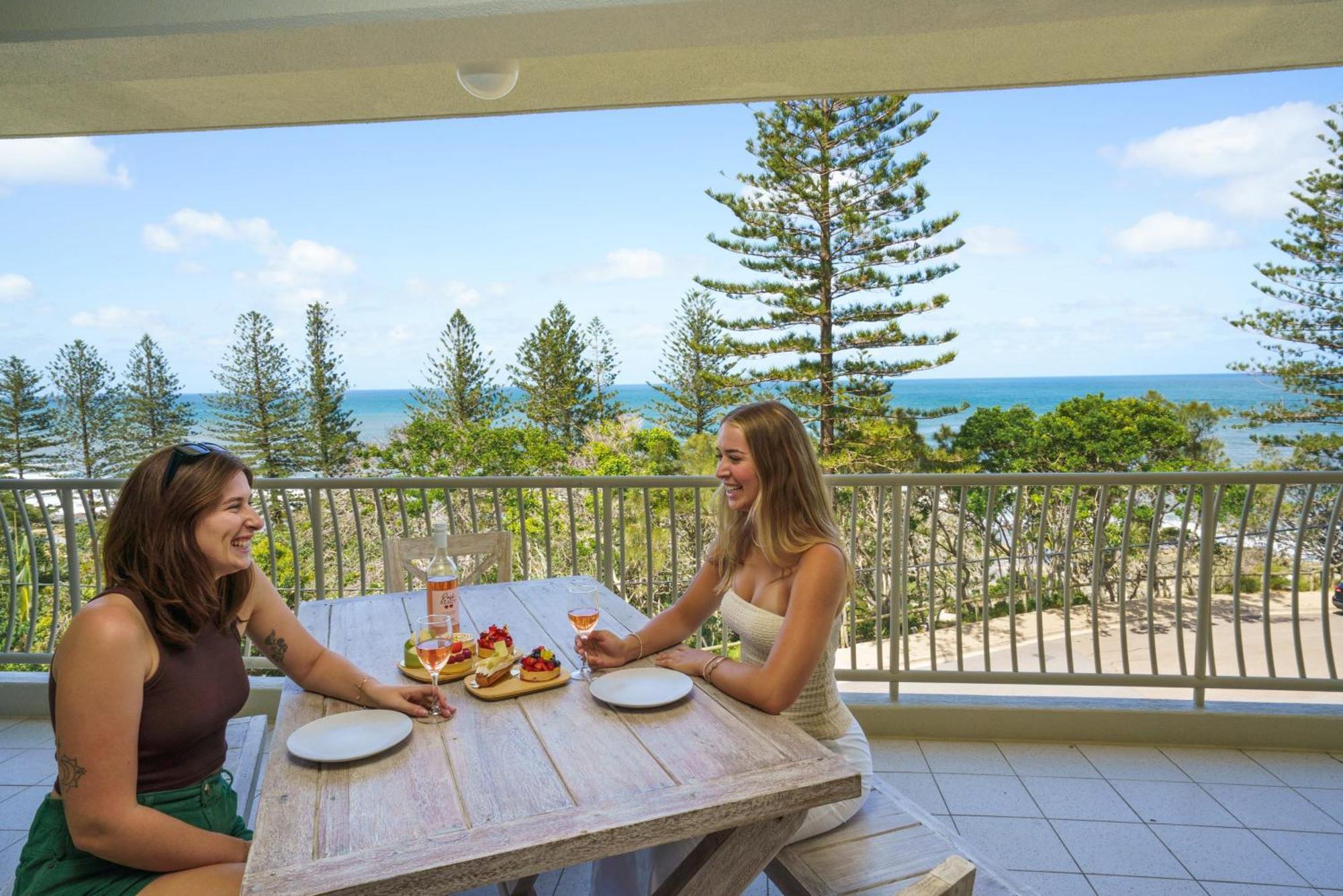 Tranquil Tides Retreat - Coastal Waterfront Escape * Caloundra