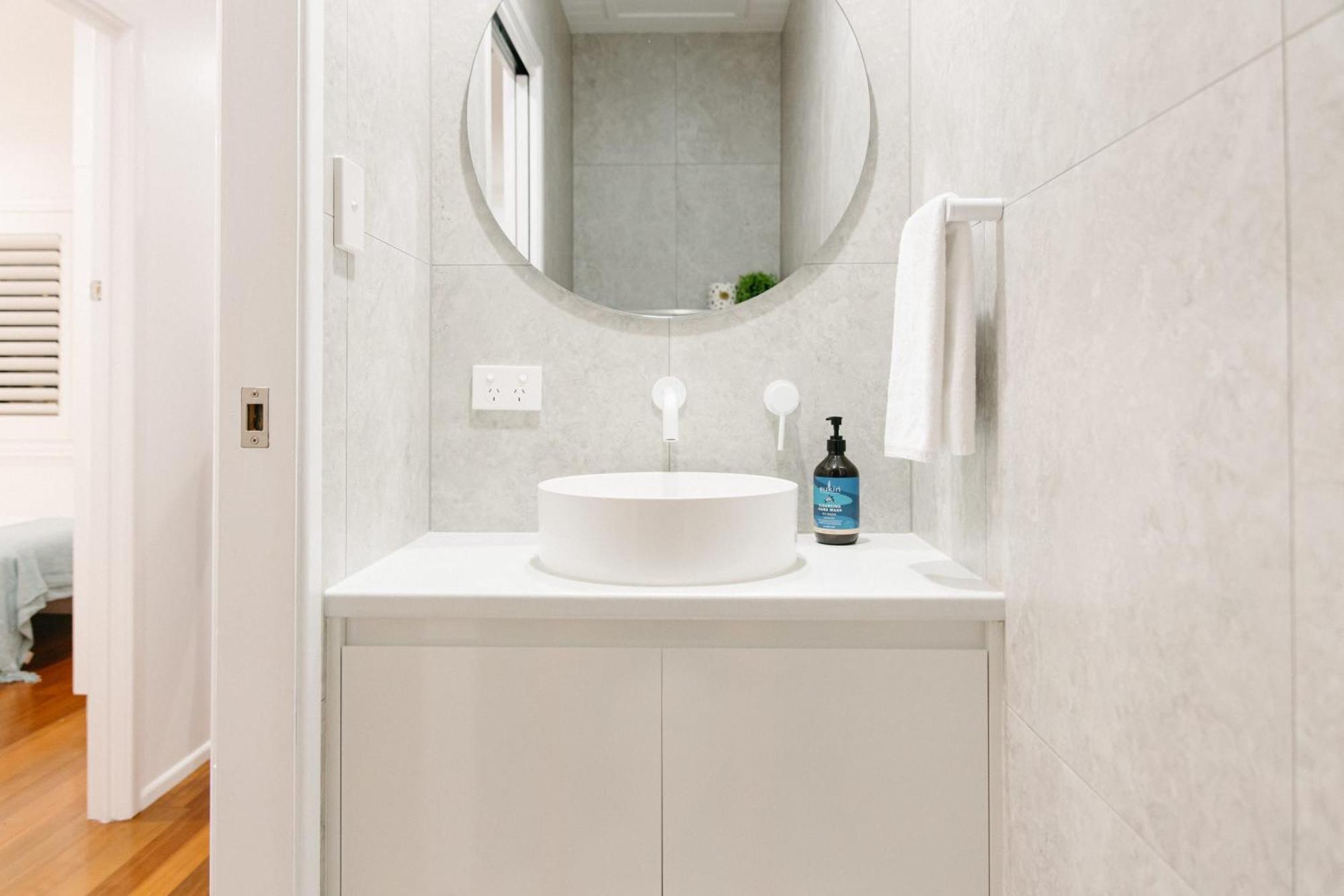 Moffat Coastal Contemporary Unit A Apartment