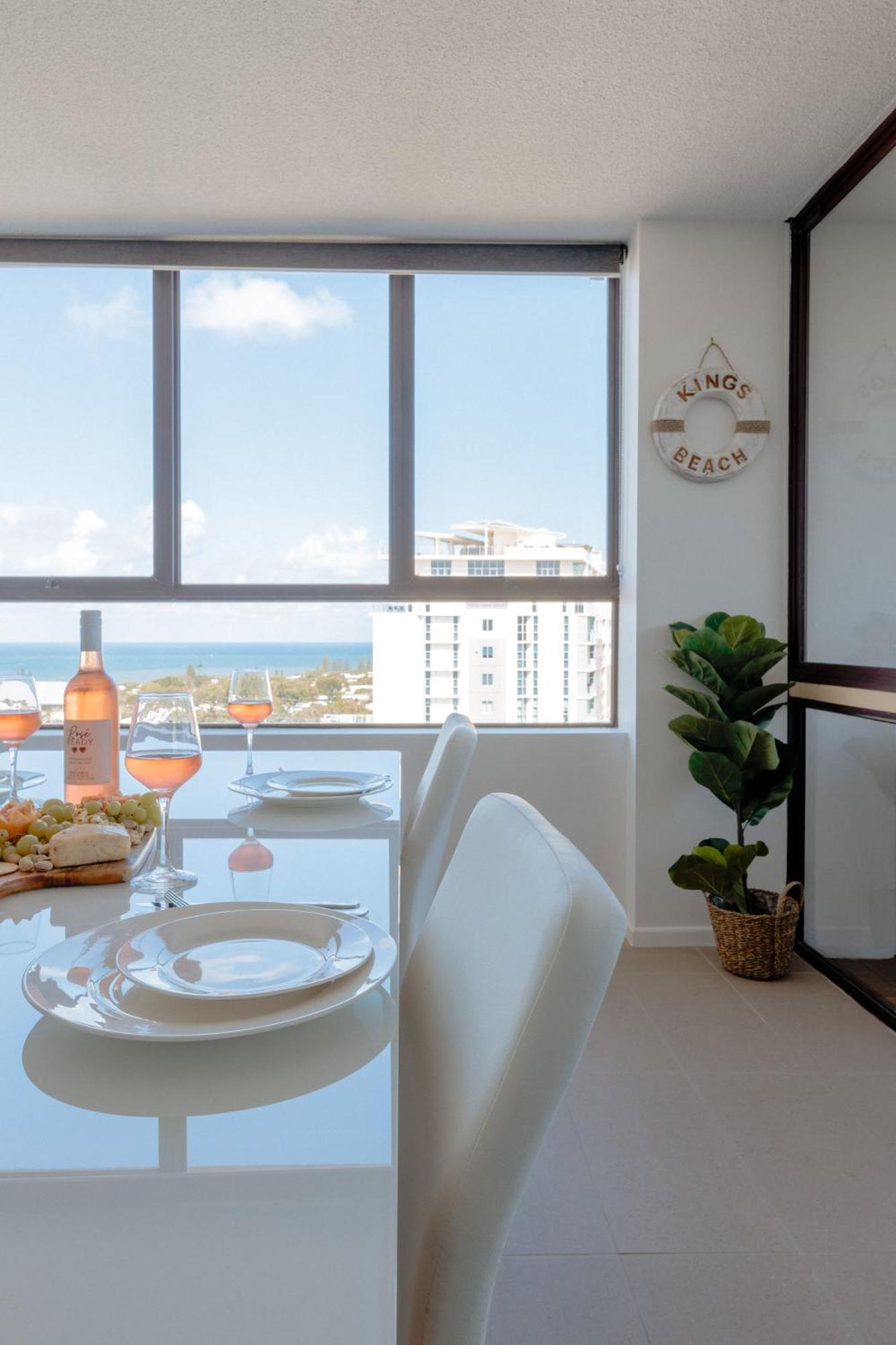 Breezy Kings Beach With Ocean Views Caloundra